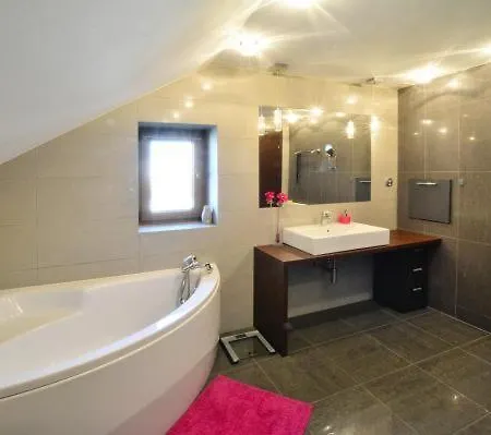 Zakatek בית נופש קולובז'ג